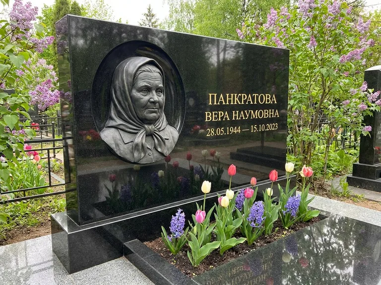 Памятник с барельефом — выполненная работа 26 в Хабаровске