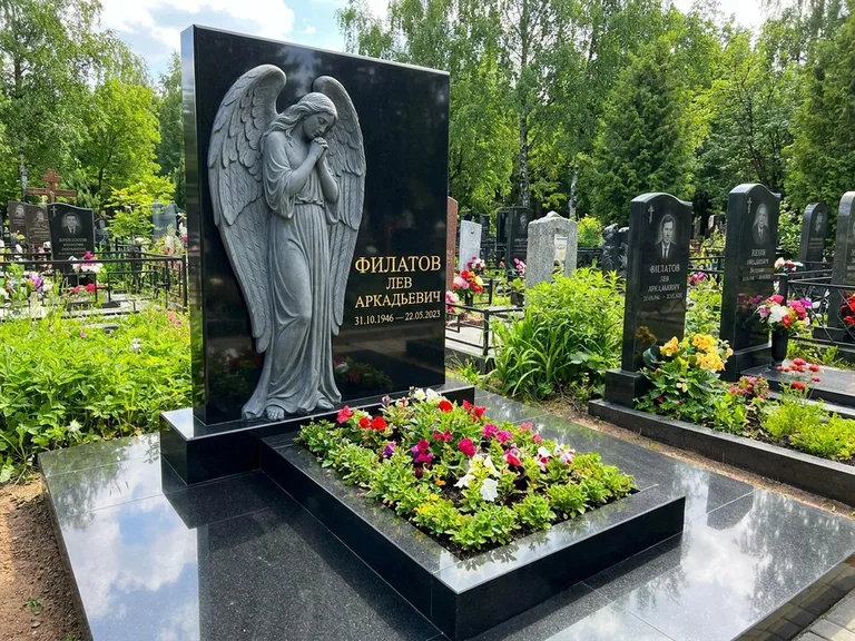 Памятник с барельефом — выполненная работа 31 в Хабаровске