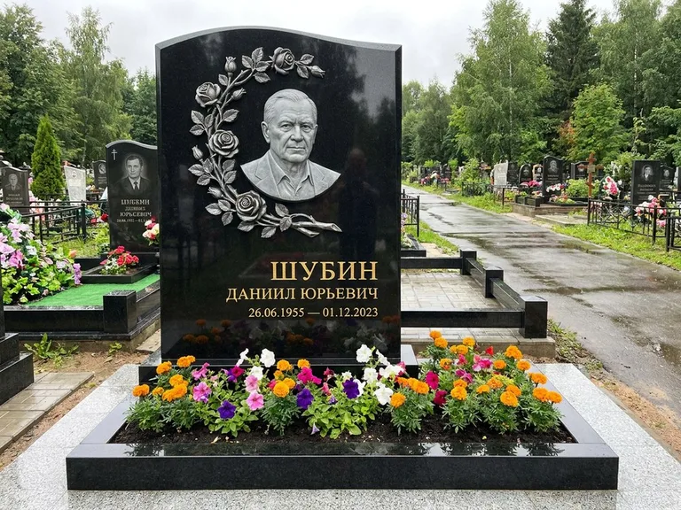 Памятник с барельефом — выполненная работа 34 в Хабаровске