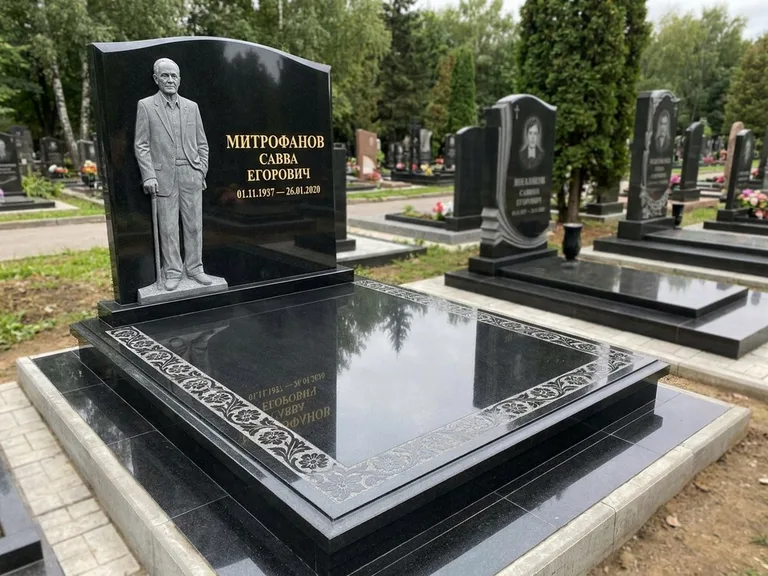 Памятник с барельефом — выполненная работа 48 в Хабаровске