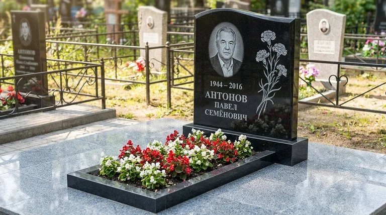 Памятник с гравировкой гвоздик — выполненная работа «Антонов» в Хабаровске