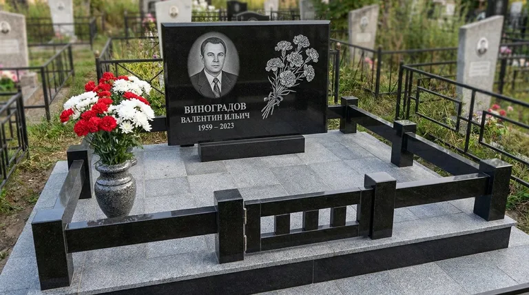 Памятник с гравировкой гвоздик — выполненная работа «Виноградов» в Хабаровске