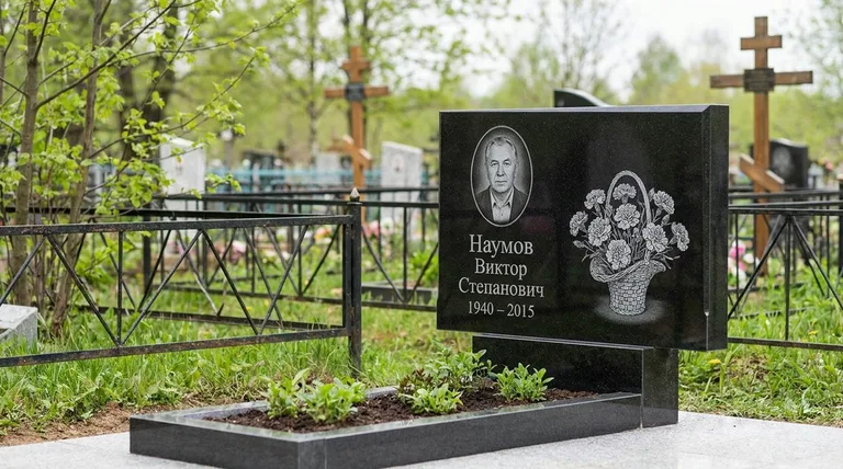 Памятник с гравировкой гвоздик — выполненная работа «Наумов» в Хабаровске