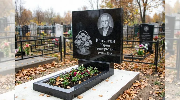 Памятник с гравировкой хризантем — выполненная работа «Капустин» в Хабаровске