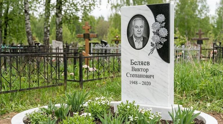 Памятник с гравировкой хризантем — выполненная работа «Беляев» в Хабаровске