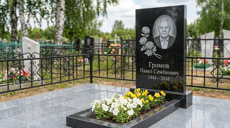 Памятник с гравировкой хризантем — выполненная работа «Громов» в Хабаровске