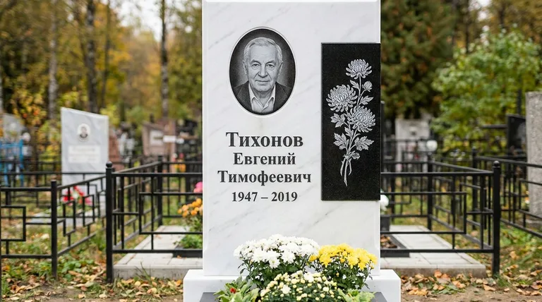 Памятник с гравировкой хризантем — выполненная работа «Тихонов» в Хабаровске