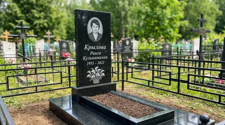 Памятник с гравировкой калл — выполненная работа «Крылова» в Хабаровске