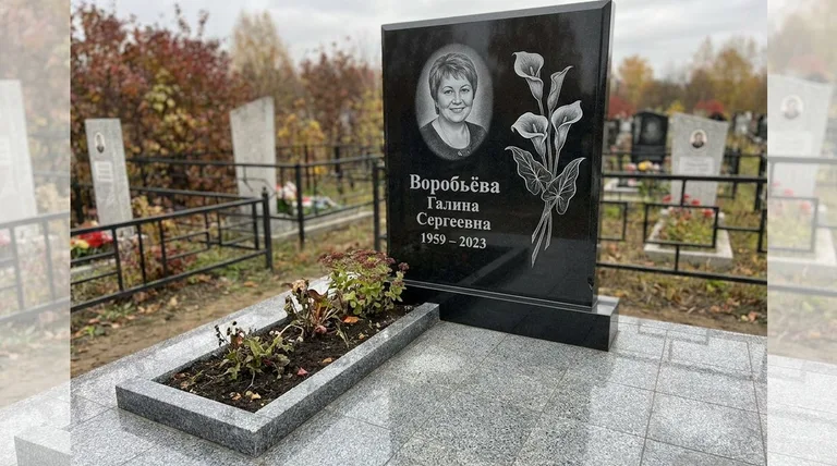 Памятник с гравировкой калл — выполненная работа «Воробьёва» в Хабаровске