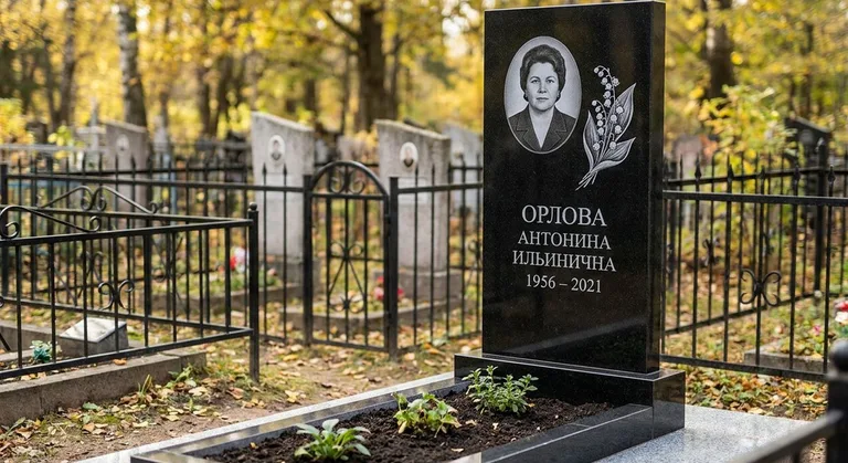 Памятник с гравировкой ландышей — выполненная работа «Орлова» в Хабаровске
