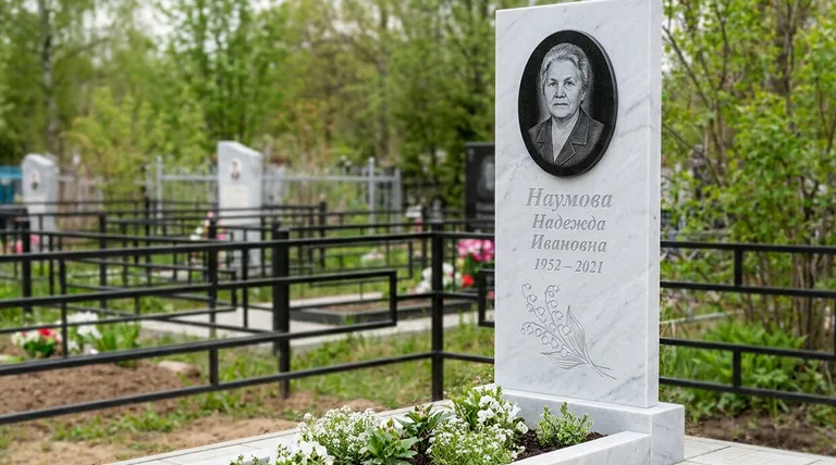 Памятник с гравировкой ландышей — выполненная работа «Наумова» в Хабаровске