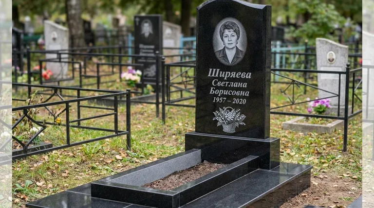 Памятник с гравировкой ландышей — выполненная работа «Ширяева» в Хабаровске
