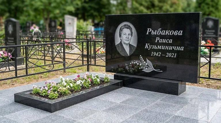 Памятник с гравировкой ландышей — выполненная работа «Рыбакова» в Хабаровске