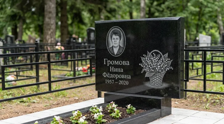 Памятник с гравировкой ландышей — выполненная работа «Громова» в Хабаровске