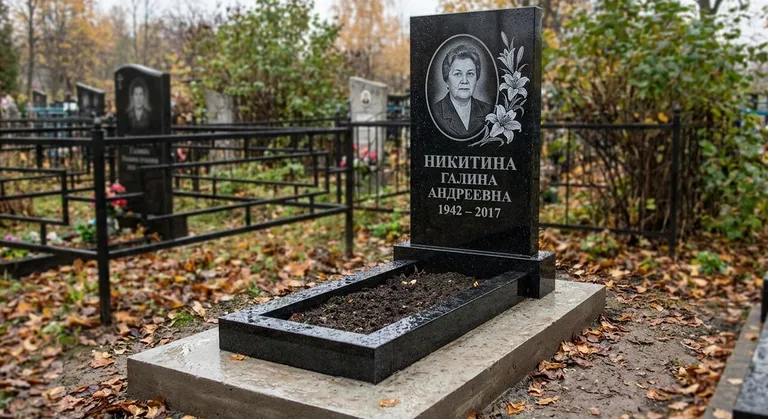 Памятник с гравировкой лилий — выполненная работа «Никитина» в Хабаровске