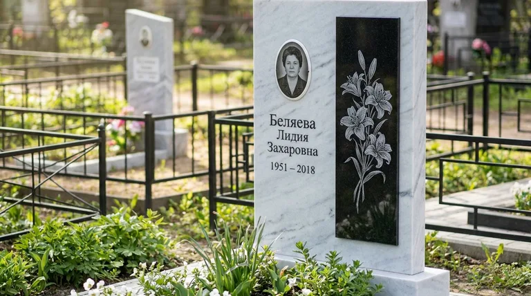 Памятник с гравировкой лилий — выполненная работа «Беляева» в Хабаровске