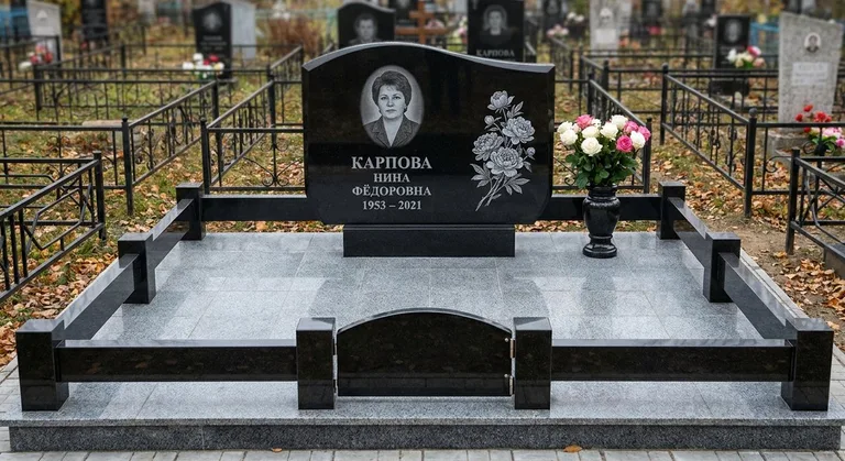 Памятник с гравировкой пионов — выполненная работа «Карпова» в Хабаровске