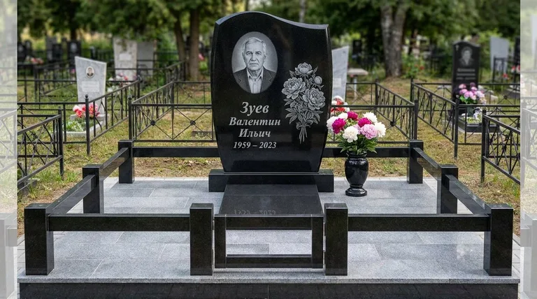 Памятник с гравировкой пионов — выполненная работа «Зуев» в Хабаровске