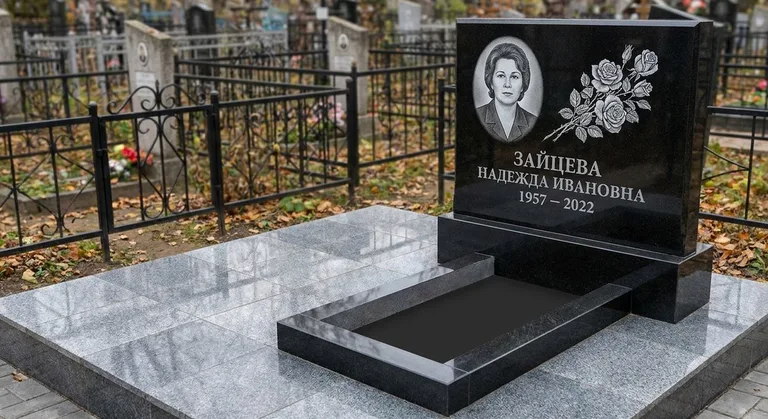 Памятник с гравировкой роз — выполненная работа «Зайцева» в Хабаровске