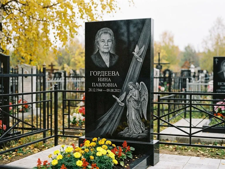 Памятник с гравировкой ангела — гравировка ангела с голубем по диагонали стелы, работа «Гордеева» в Хабаровске
