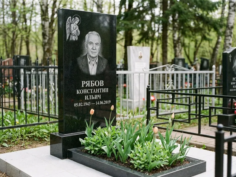 Памятник с гравировкой ангела — гравировка ангела с крестом рядом с эпитафией, работа «Фаддеев» в Хабаровске