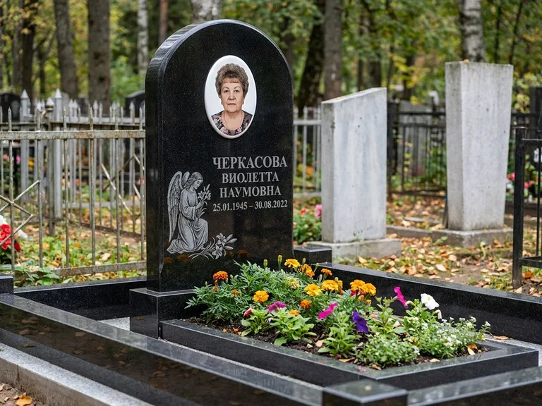 Памятник с гравировкой ангела — гравировка ангела с крестом рядом с эпитафией, работа «Журавлёва» в Хабаровске