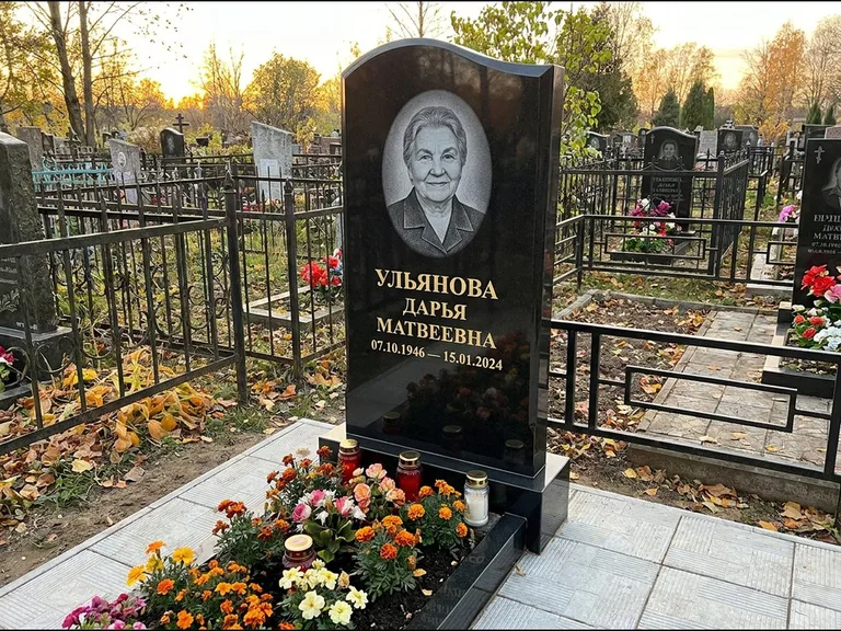 Гравировка портрета на чёрном граните — выполненная работа 12 в Хабаровске
