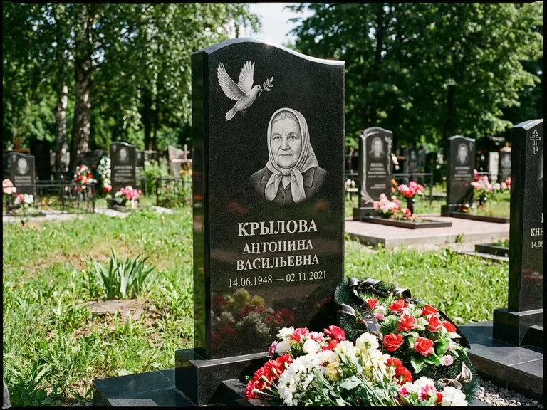 Памятник с гравировкой голубей — гравировка голубей, работа «Крылова» в Хабаровске