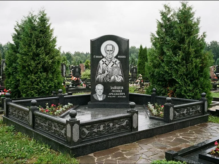 Памятник с гравировкой иконы: стела с гранитным столиком и скамьёй — Архангел Михаил на стеле, семейный участок с плиткой, работа «Верещагина» в Хабаровске
