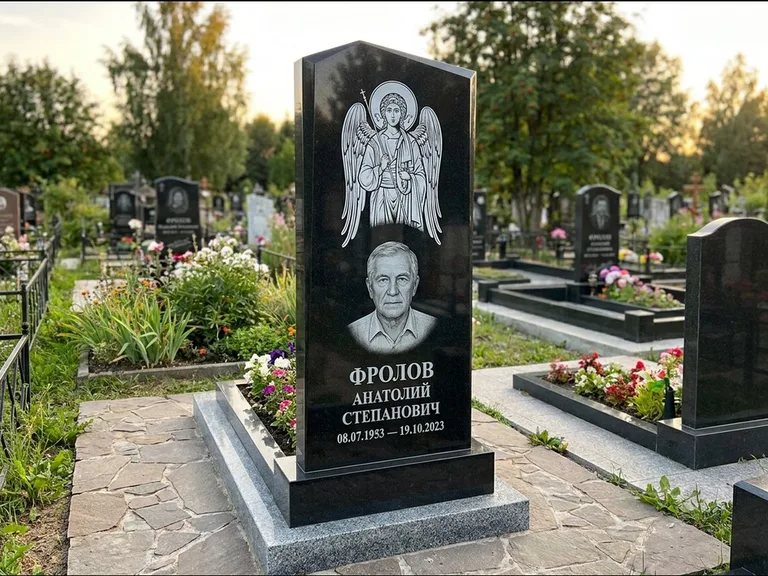 Памятник с гравировкой иконы — Владимирская икона Божией Матери с Младенцем, работа «Мельникова» в Хабаровске