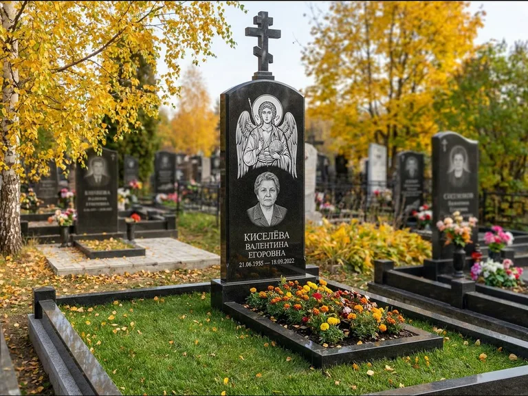Памятник с гравировкой иконы — образ в полный рост на обороте стелы, работа «Гущин» в Хабаровске