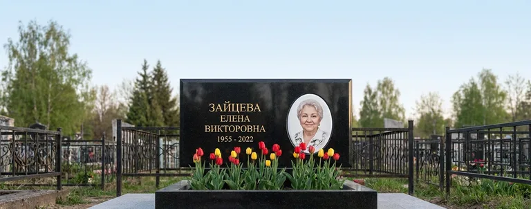 Памятник с художественной гравировкой, Памятники мастерской «Мастер Каменев» на кладбищах Москвы