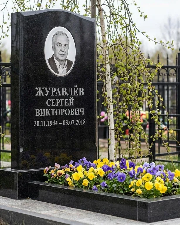 Вертикальный памятник под ключ с православным крестом в Хабаровске