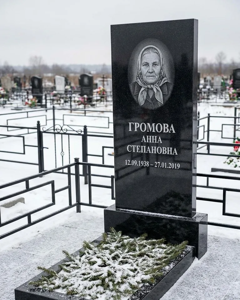 Простой вертикальный памятник под ключ зимой в Хабаровске