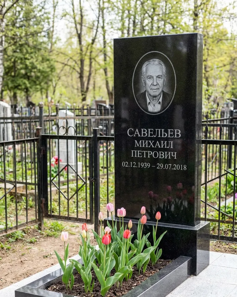Горизонтальный памятник под ключ на гранитном основании в Хабаровске