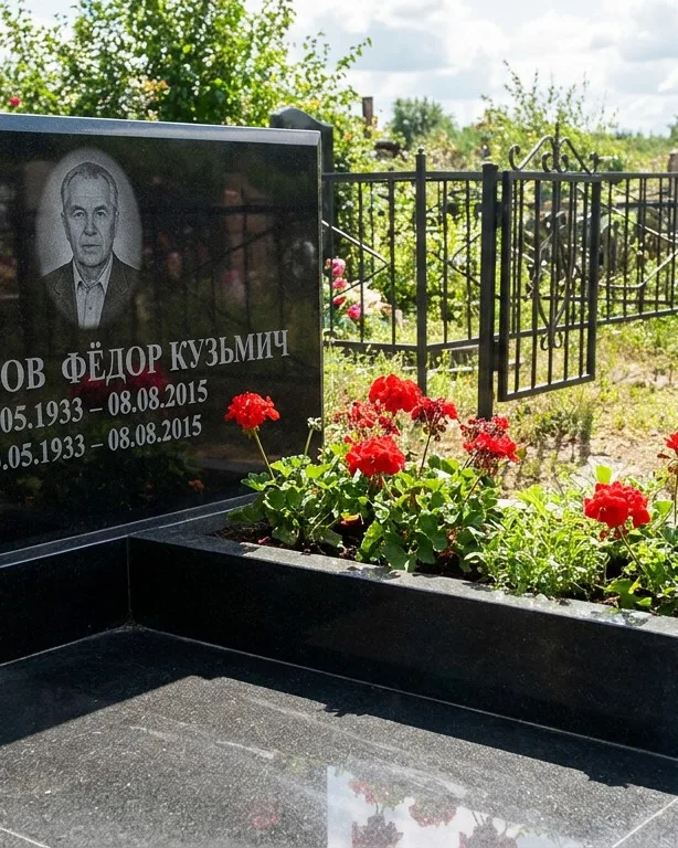 Двойной памятник под ключ с крестом в Хабаровске