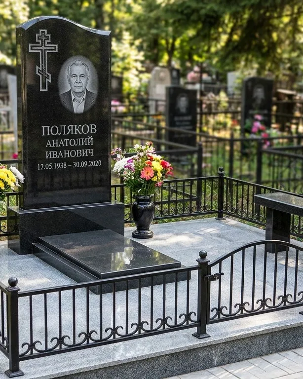Памятник под ключ с восьмиконечным крестом в Хабаровске