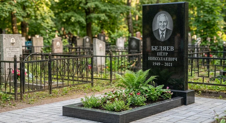 Памятник под ключ в Хабаровске — гранитная стела с цветником и благоустройством, установлен под ключ