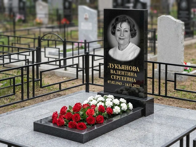 Портрет на памятнике в Хабаровске — Ч/б портрет → гравировка на стандартном комплексе