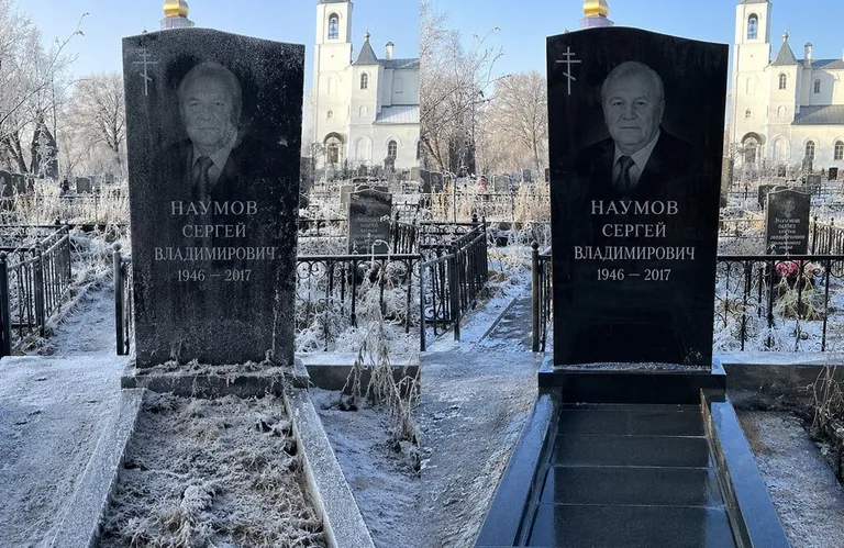 Диптих №18: могила с деревянным крестом и низкой оградкой — выполота трава в Хабаровске