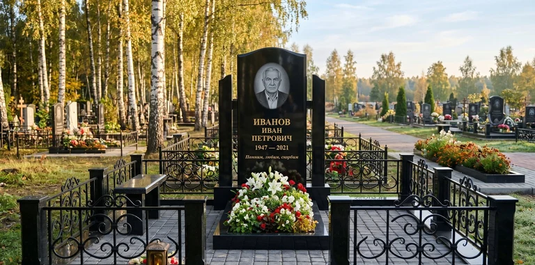 Установка памятника на могилу под ключ в Хабаровске — гранитный мемориальный комплекс, ограда, плитка, благоустройство