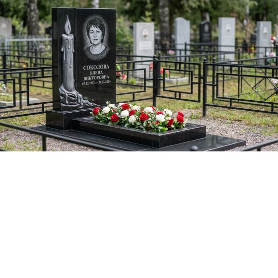 Памятник со свечой из габбро-диабаза с портретом