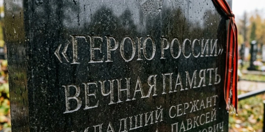 shrift-antikva-na-granite