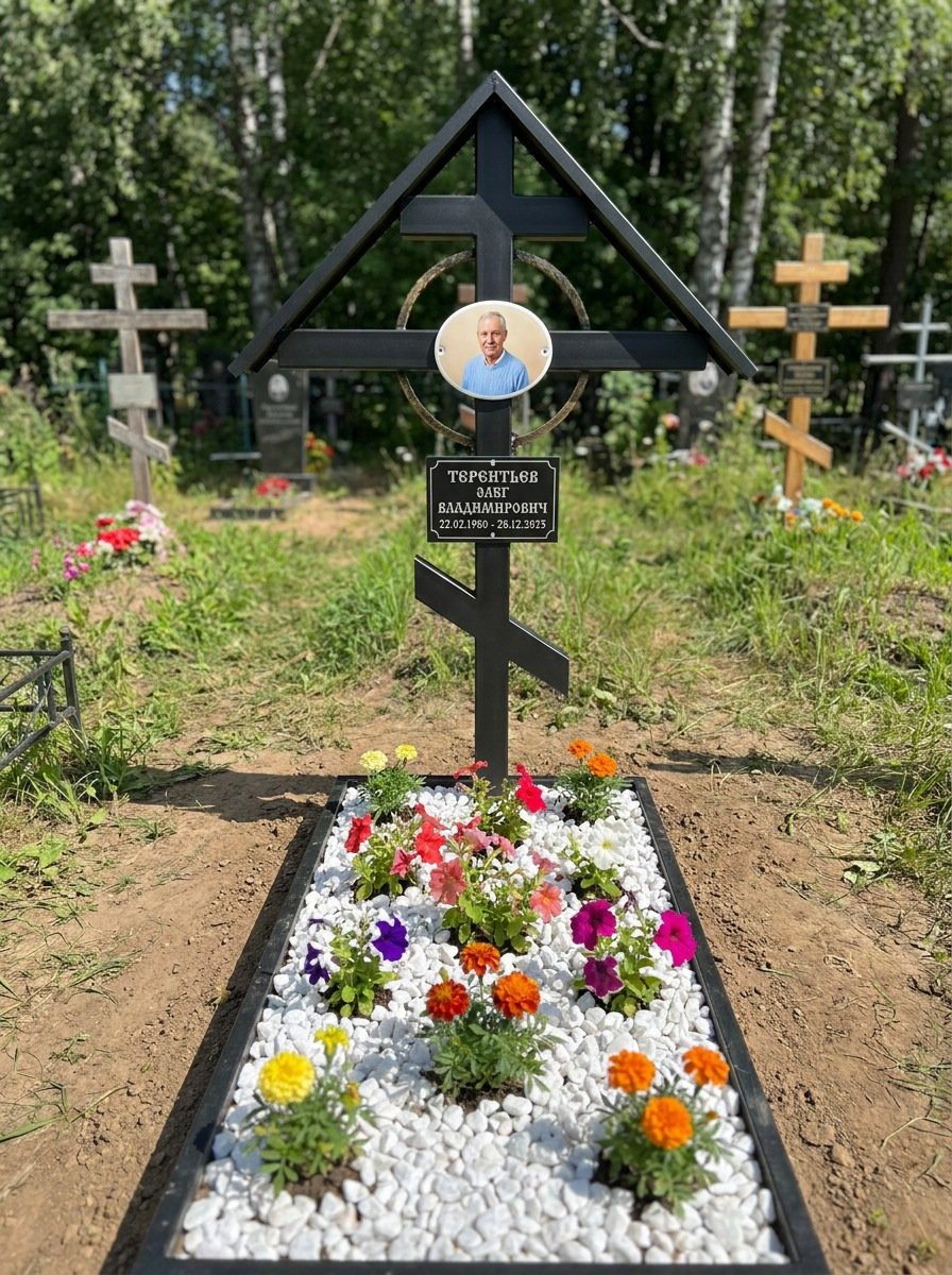 Портрет на памятнике в Хабаровске — Крупный овал на кресте, портрет по грудь